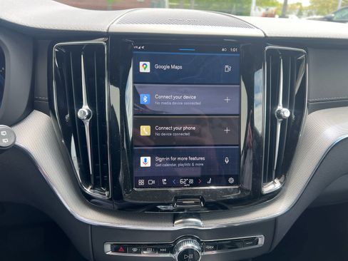 New 2025 Volvo XC60 B5 Ultra w/ Climate Package image 17