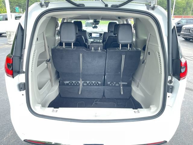 Used 2024 Chrysler Pacifica Touring-L FWD image 24