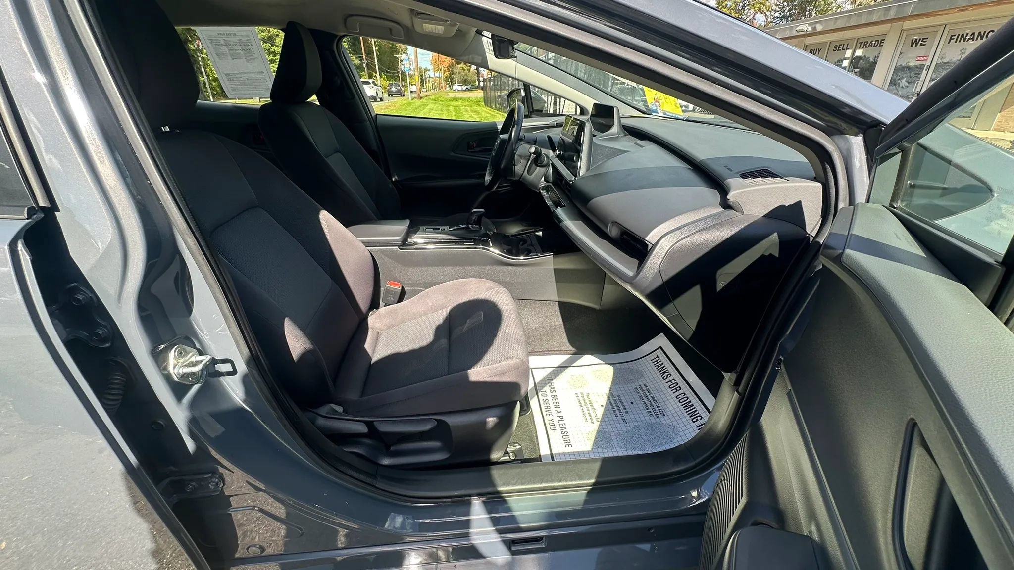 Used 2023 Toyota Prius LE FWD image 31