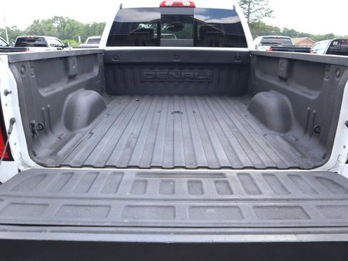 Used 2017 GMC Sierra 2500 Denali w/ Duramax Plus Package AWD/4WD image 9