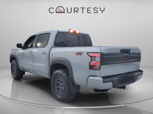 Used 2025 Nissan Frontier PRO-4X image 3
