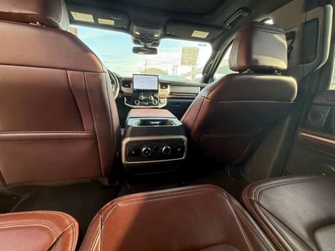 Used 2024 Ford Expedition Limited image 12