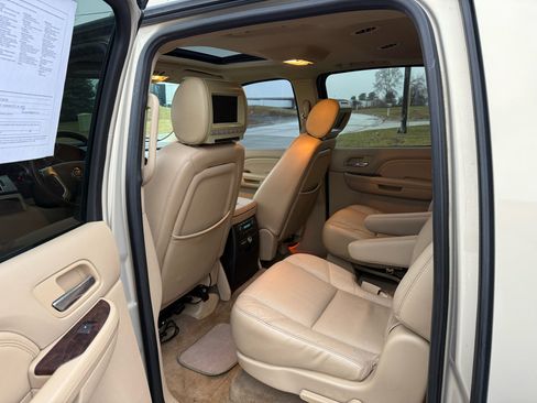 Used 2009 Cadillac Escalade ESV AWD image 15
