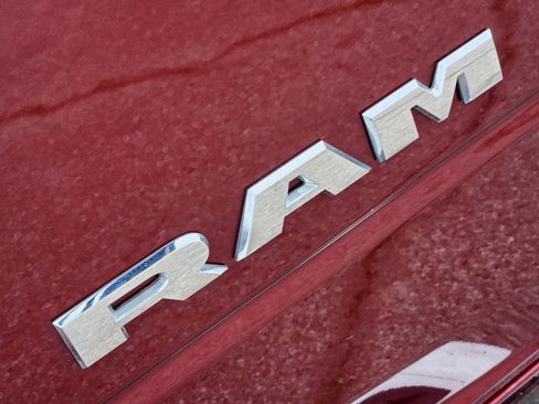Used 2024 RAM 2500 Laramie AWD/4WD image 12
