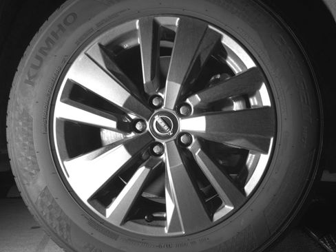 Used 2025 Nissan Pathfinder SV FWD image 16