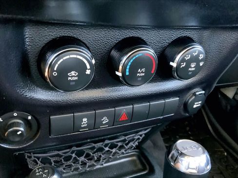 Used 2018 Jeep Wrangler Sport AWD/4WD image 28