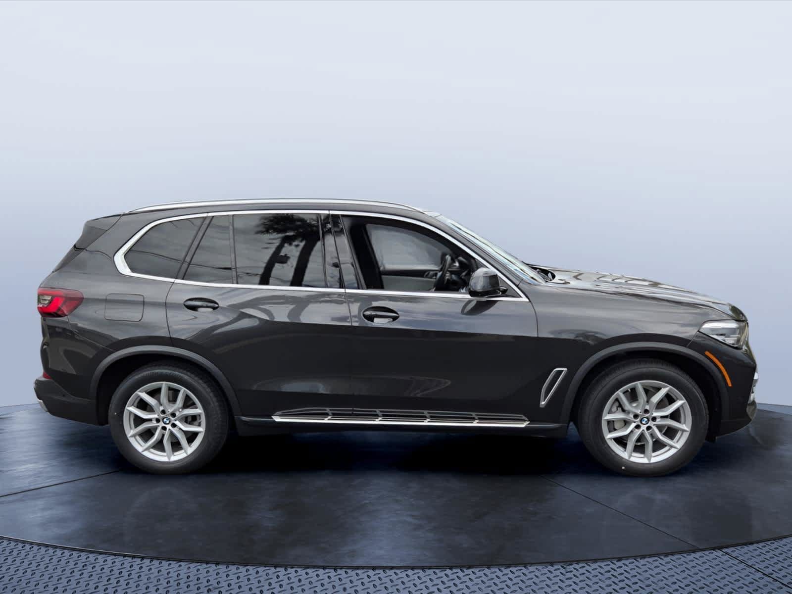 Used 2023 BMW X5 sDrive40i w/ Premium Package RWD image 2
