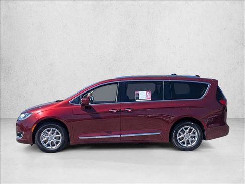 Used 2020 Chrysler Pacifica Touring-L FWD image 9