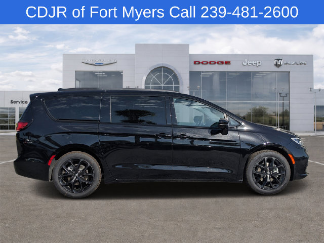 New 2026 Chrysler Pacifica Select FWD image 2