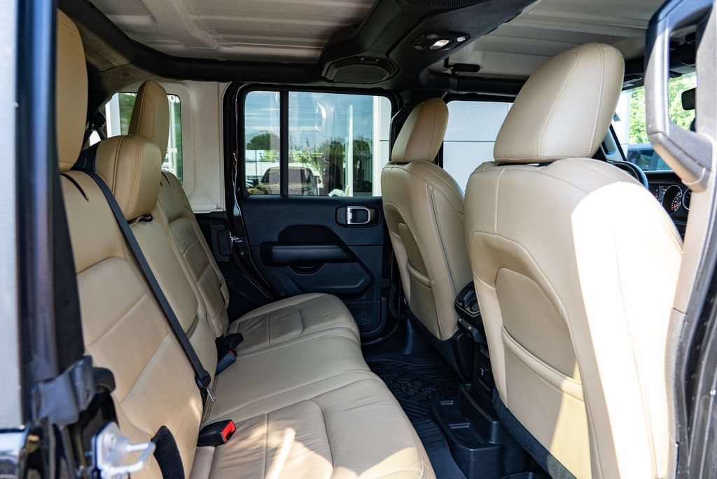Used 2018 Jeep Wrangler Unlimited Sahara w/ Uconnect 4C Nav & Sound Group AWD/4WD image 26