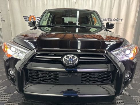 Used 2022 Toyota 4Runner SR5 Premium w/ Moonroof Package AWD/4WD image 4