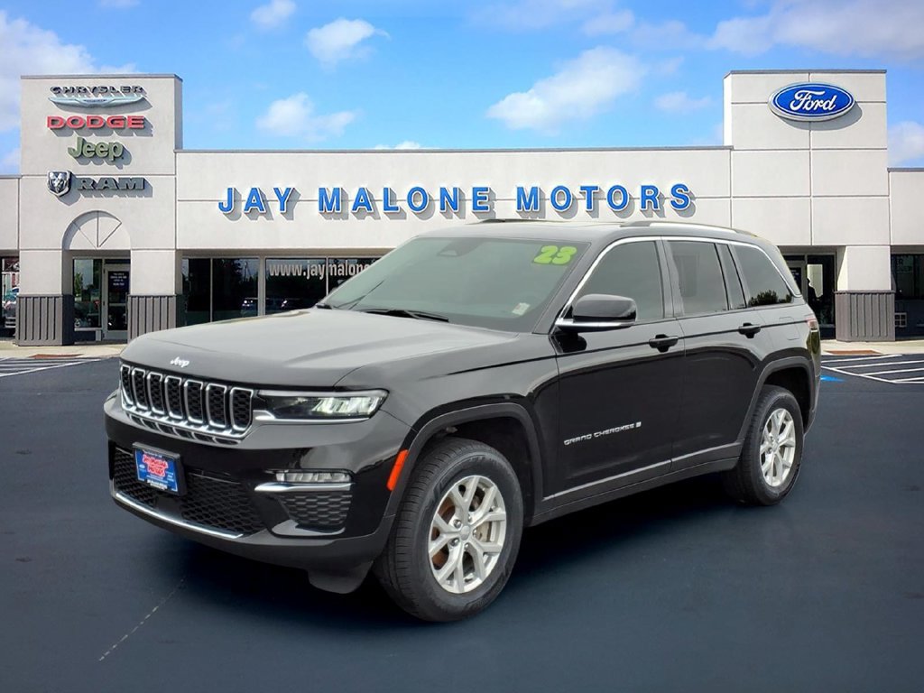 Used 2023 Jeep Grand Cherokee Limited w/ Trailer Tow Package AWD/4WD image 8