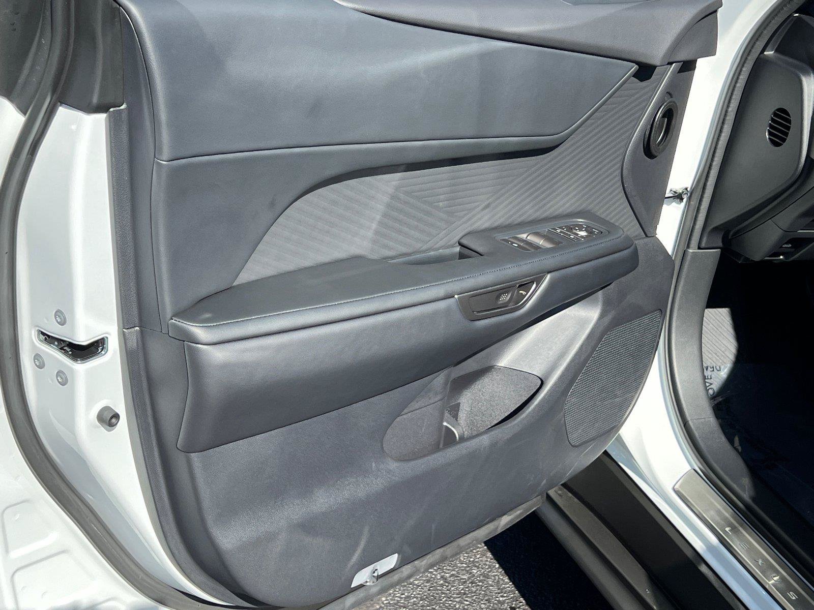 Used 2026 Lexus ES 350e w/ Convenience Package FWD image 10