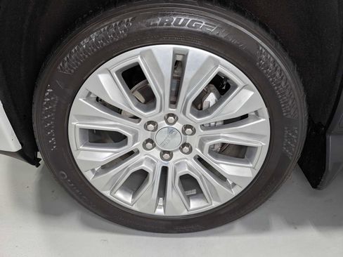 Certified 2022 GMC Sierra 1500 Denali w/ Denali Premium Package image 3