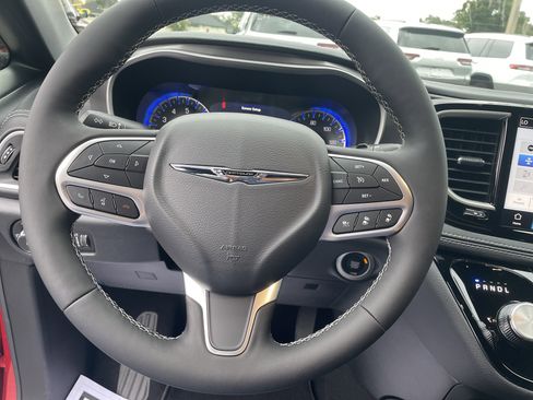 New 2026 Chrysler Pacifica Select image 16