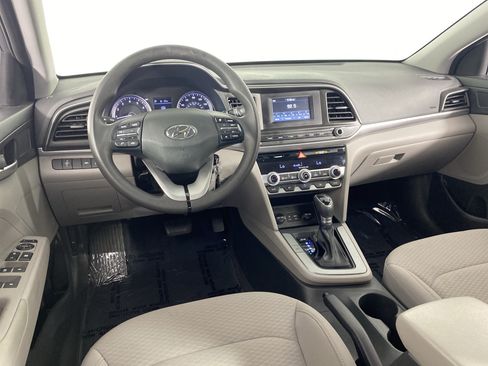 Used 2020 Hyundai Elantra SE FWD image 16