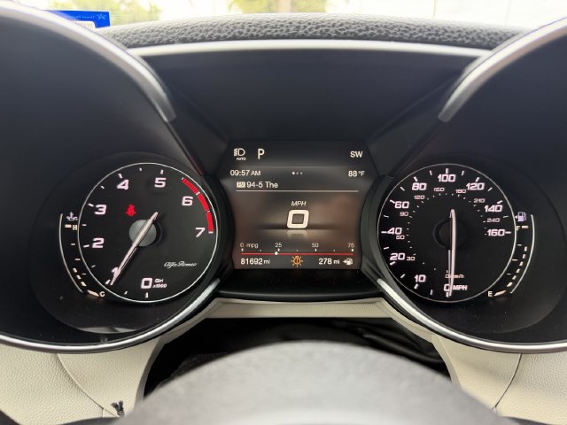 Used 2019 Alfa Romeo Giulia w/ Quick Order Package 22K Sport RWD image 18