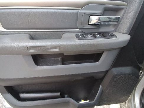 Used 2015 RAM 1500 Classic SLT AWD/4WD image 9