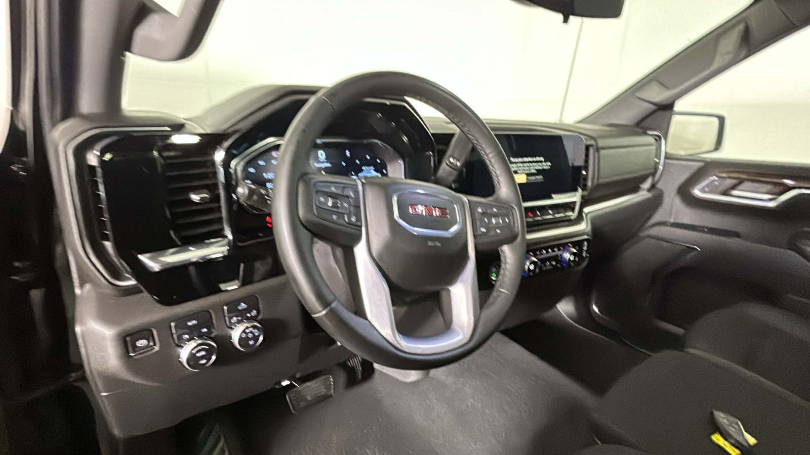 Used 2024 GMC Sierra 1500 Elevation w/ LPO, GMC Protection Package AWD/4WD image 17