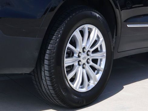 Used 2017 Cadillac XT5 Luxury FWD image 12