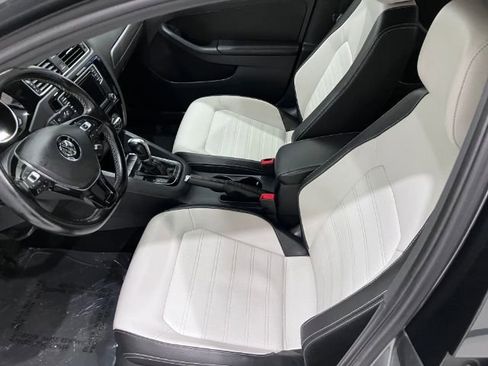 Used 2016 Volkswagen Jetta Sport image 10