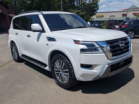 Used 2021 Nissan Armada SL w/ Captain's Chairs Package RWD image 2