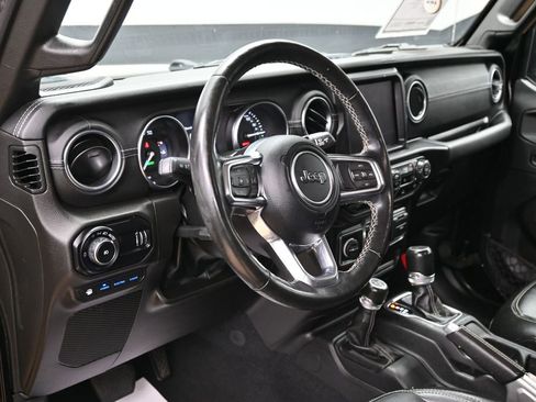 Used 2023 Jeep Wrangler Unlimited Sahara w/ Cold Weather Group AWD/4WD image 24