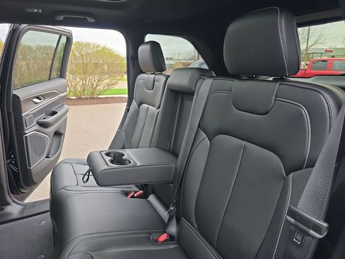 New 2026 Jeep Grand Cherokee Limited AWD/4WD image 14
