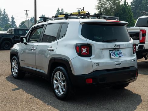 Used 2018 Jeep Renegade Latitude FWD image 4