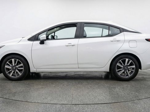 Used 2025 Nissan Versa SV image 5