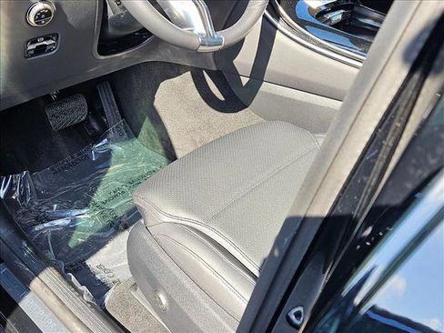 Used 2025 Mercedes-Benz GLC 300 image 4