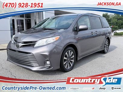 Used 2020 Toyota Sienna XLE w/ XLE Navigation Package