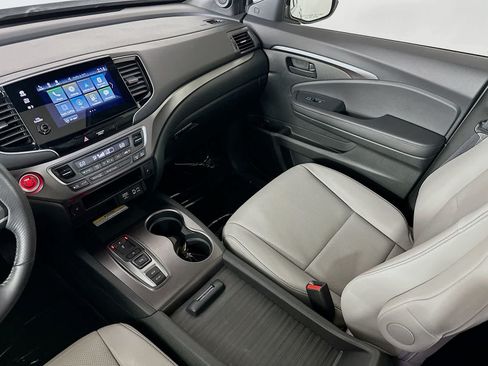 Used 2023 Honda Passport EX-L image 11