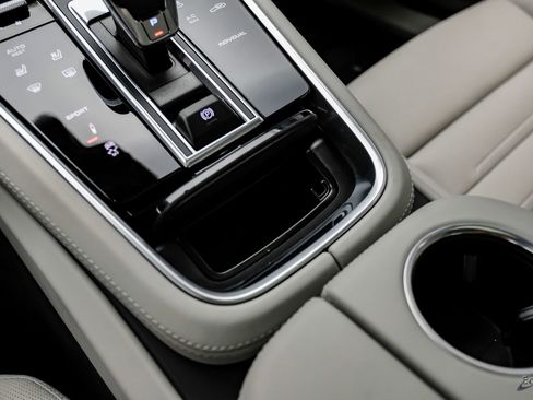 Used 2023 Porsche Panamera 4 Platinum Edition AWD/4WD image 56