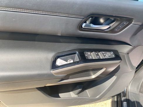 Used 2024 Nissan Pathfinder Platinum image 17