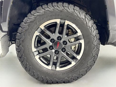 Used 2024 Toyota Tacoma TRD Off-Road image 10