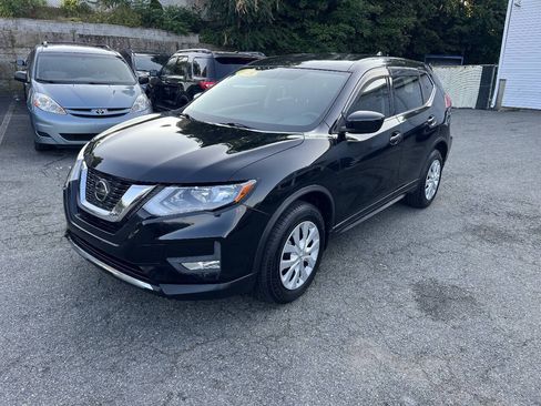Used 2018 Nissan Rogue S AWD/4WD image 3