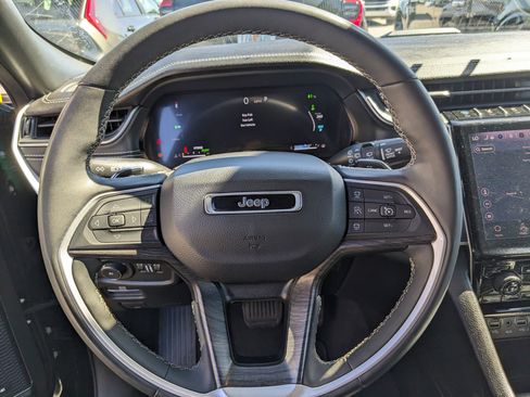 Used 2024 Jeep Grand Cherokee Limited 4xe image 17