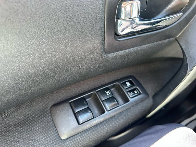 Used 2013 Nissan Rogue S AWD/4WD image 20