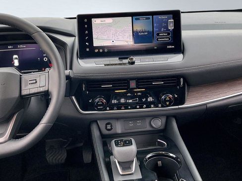 Certified 2025 Nissan Rogue Platinum w/ Platinum Premium Package image 7