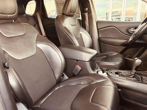 Used 2021 Jeep Cherokee Latitude Plus image 24