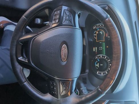 Used 2016 Ford Explorer Platinum image 23