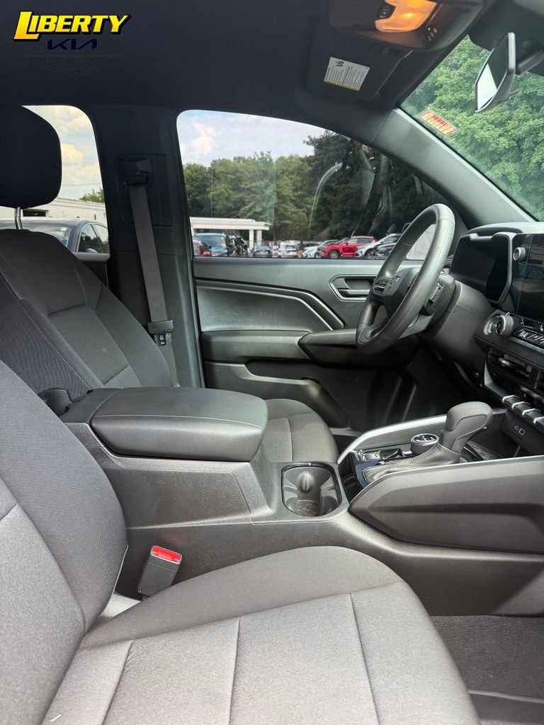 Used 2024 Chevrolet Colorado Trail Boss w/ Advanced Trailering Package AWD/4WD image 9