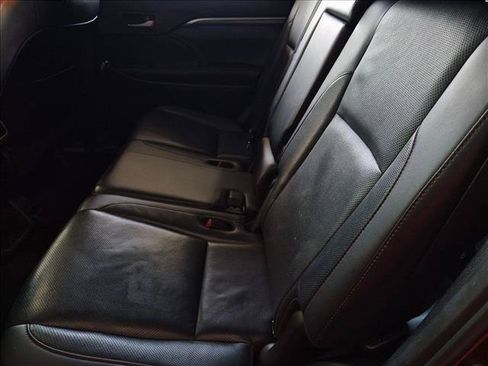Used 2019 Toyota Highlander Limited FWD image 19