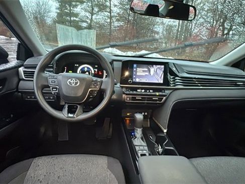 Used 2025 Toyota Camry LE image 10