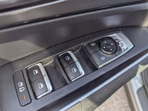 Used 2023 Kia Sorento LX FWD image 25