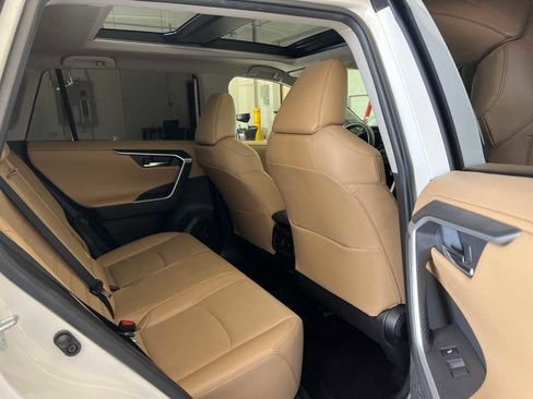 Used 2020 Toyota RAV4 Limited image 29