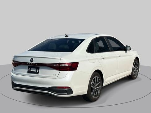 Used 2025 Volkswagen Jetta SE FWD image 3