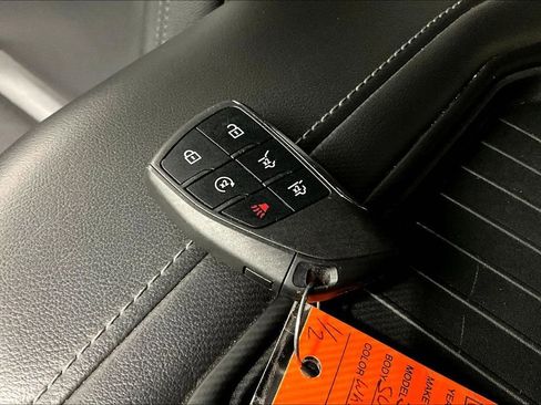 Used 2023 Chevrolet Suburban Z71 w/ Luxury Package image 13