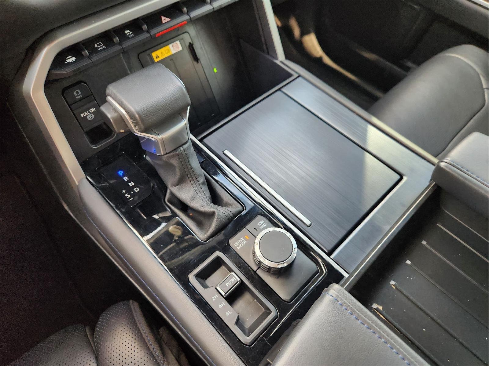 Used 2024 Toyota Sequoia Platinum AWD/4WD image 19